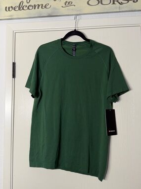 lululemon athletica Men's Short Sleeve Crew Tee - Dark Green medium